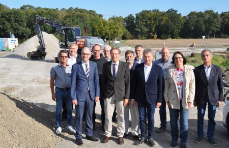 Beginn der Bauarbeiten - Verantwortliche machen sich ein Bild vor Ort